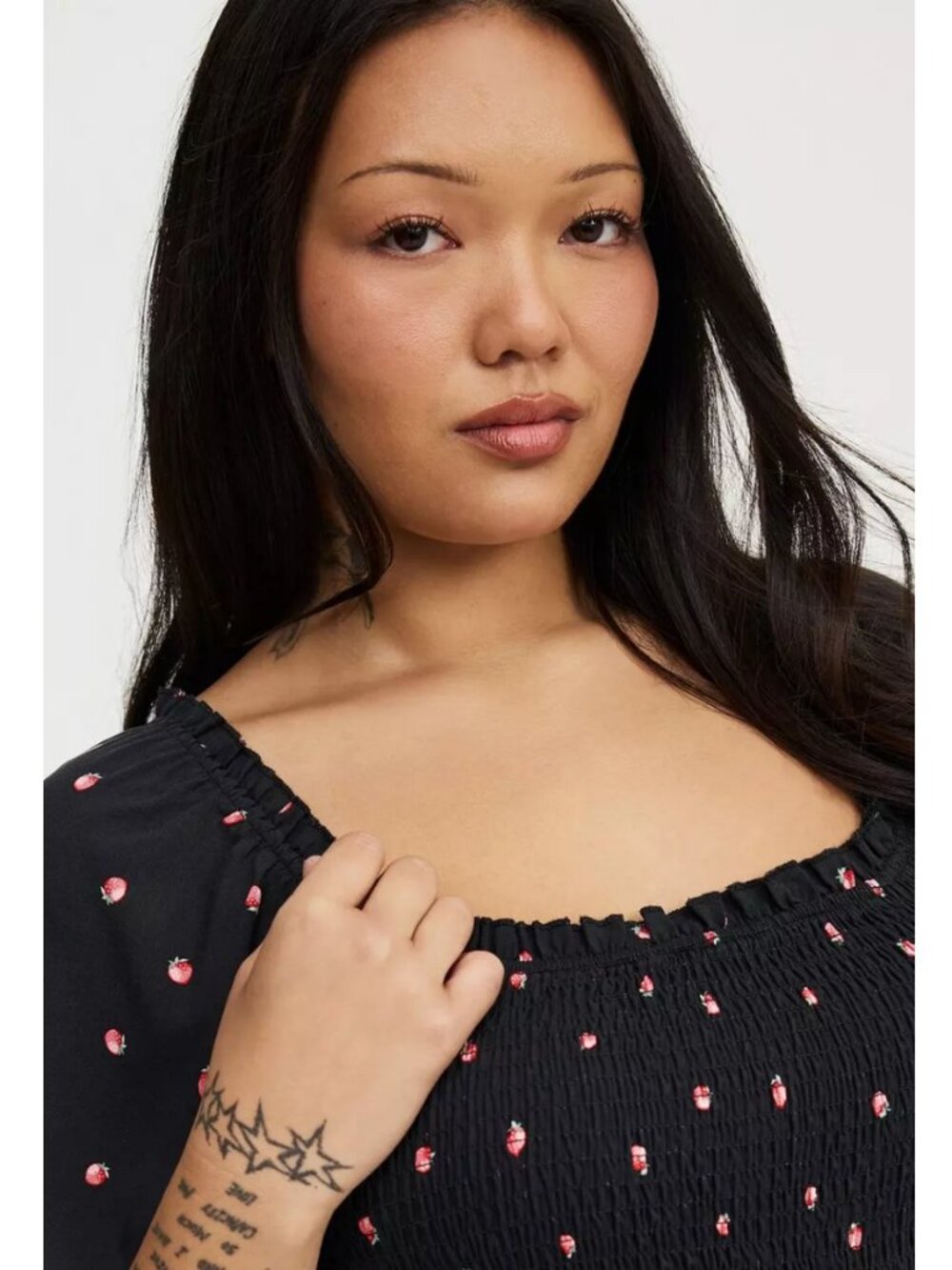 NWT Torrid 1 Strawberry Black Smocked Bodice Mini Dress 1X 14 16 - Picture 3 of 11